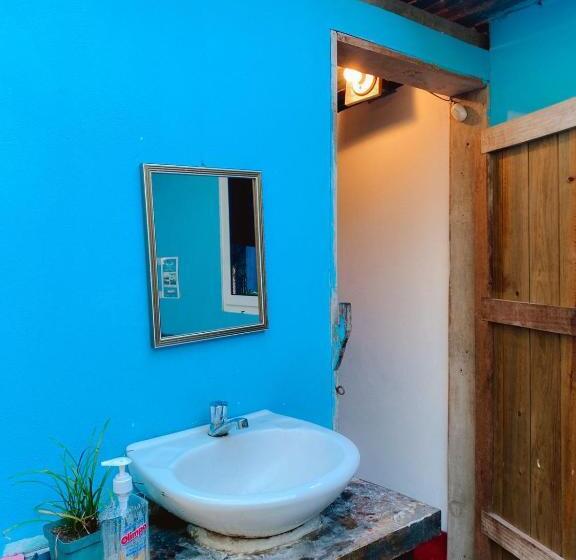 اتاق استاندارد, Bedrooms Where Charlie