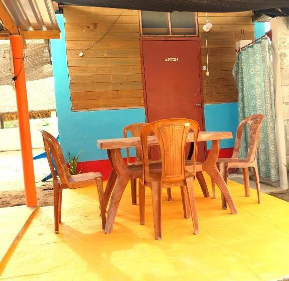 اتاق استاندارد با سرویس بهداشتی مشترک, Bedrooms Where Charlie