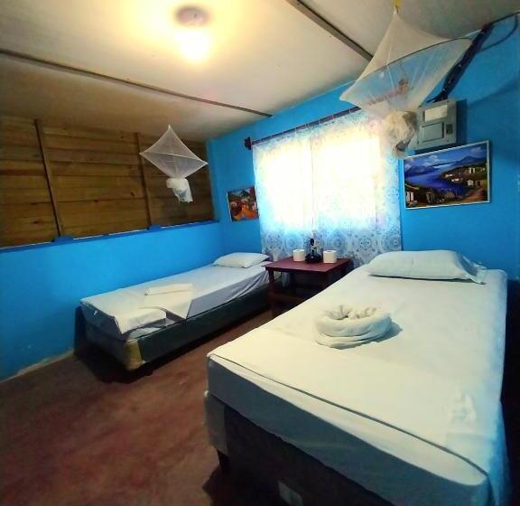 اتاق استاندارد با سرویس بهداشتی مشترک, Bedrooms Where Charlie