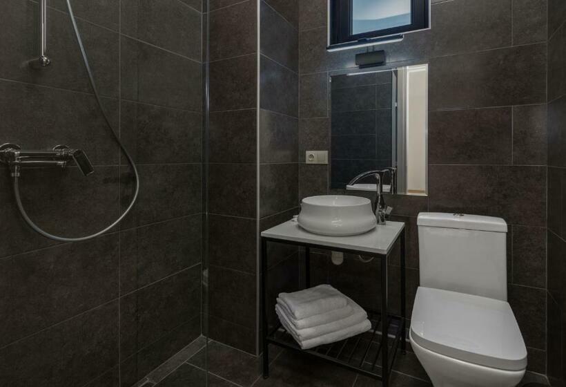 اتاق لوکس با بالکن, Alexandria