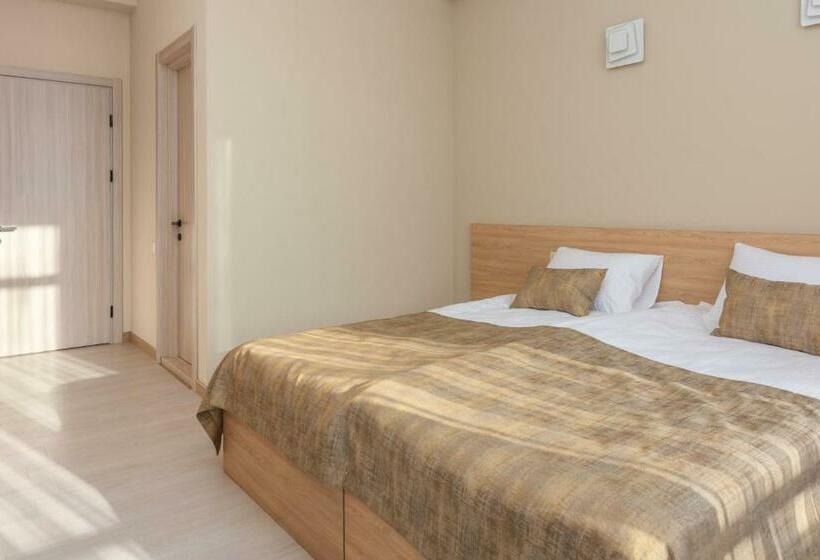 اتاق لوکس با بالکن, Alexandria