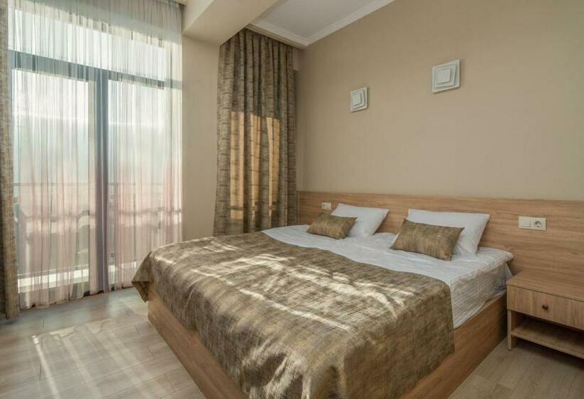 اتاق لوکس با بالکن, Alexandria