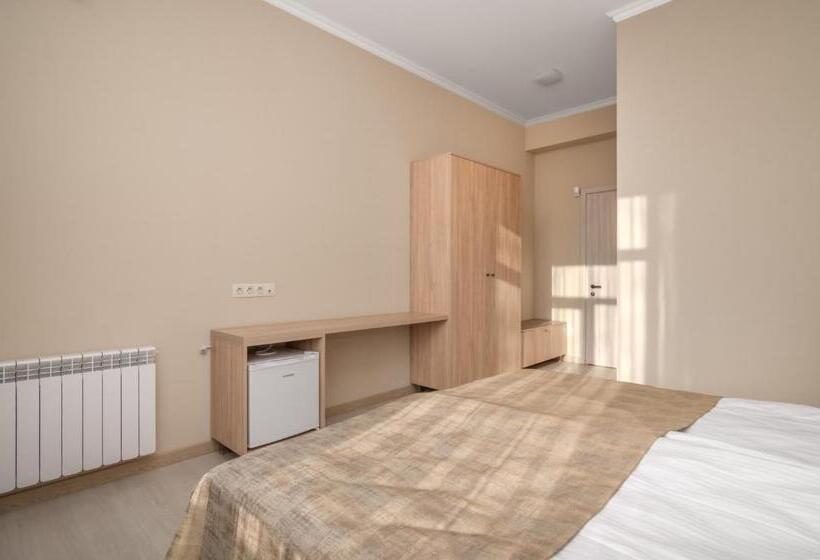 اتاق لوکس با بالکن, Alexandria