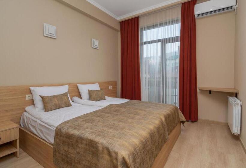 اتاق لوکس با بالکن, Alexandria