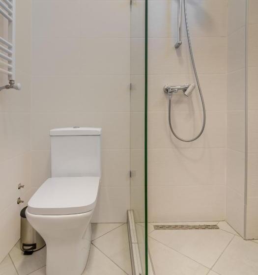 اتاق لوکس با بالکن, Alexandria