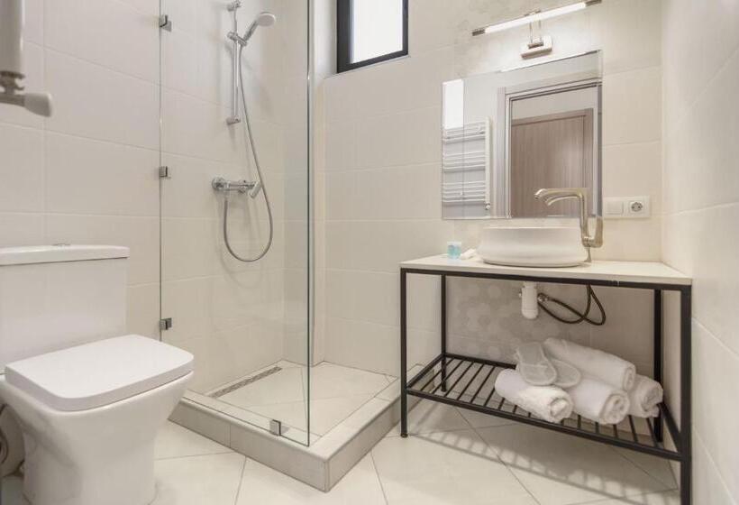 اتاق لوکس با بالکن, Alexandria