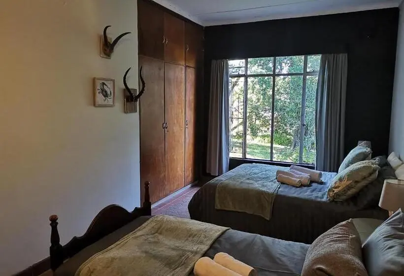家族用バンガロー, Drakensberg Bush Lodge And Backpackers