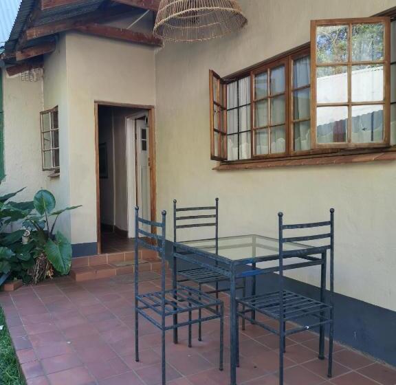 בונגלו משפחתי, Drakensberg Bush Lodge And Backpackers