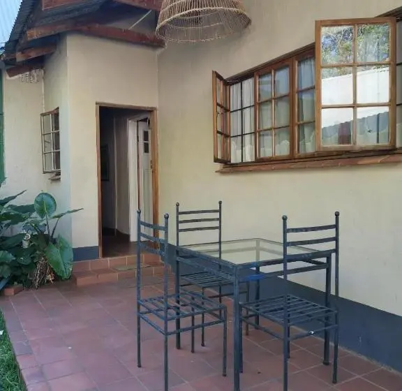 家族用バンガロー, Drakensberg Bush Lodge And Backpackers
