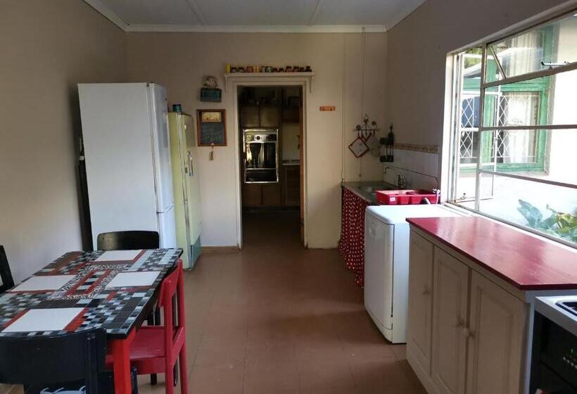 בונגלו משפחתי, Drakensberg Bush Lodge And Backpackers