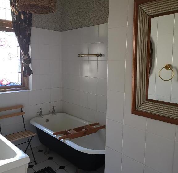 בונגלו משפחתי, Drakensberg Bush Lodge And Backpackers