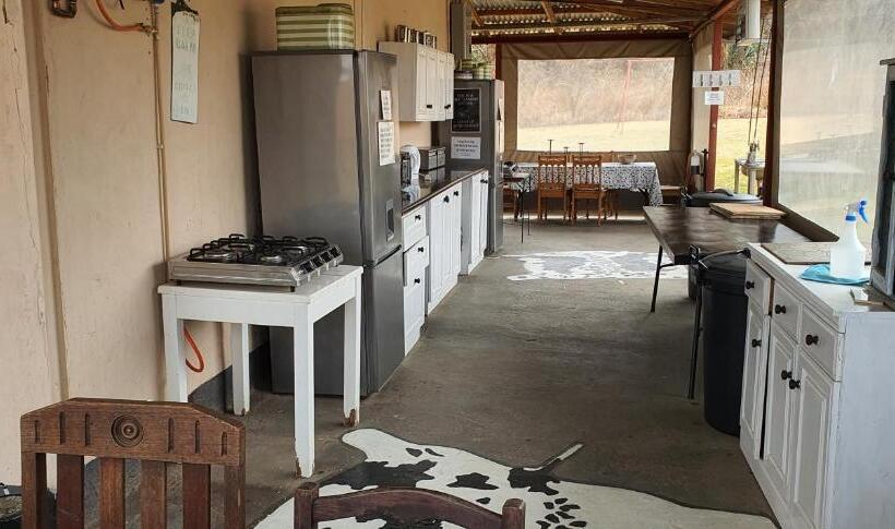 四人标准间, Drakensberg Bush Lodge And Backpackers