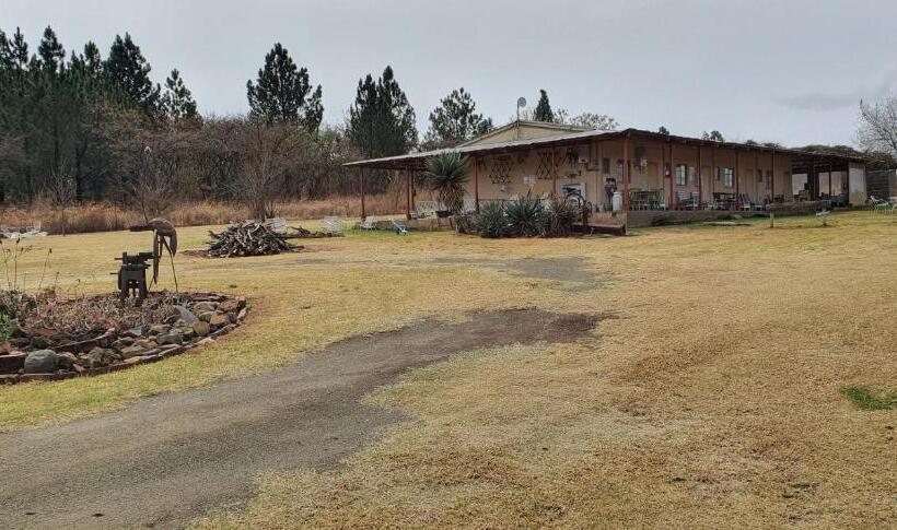 חדר סטנדרט לארבעה, Drakensberg Bush Lodge And Backpackers