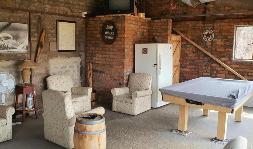 חדר סטנדרט לארבעה, Drakensberg Bush Lodge And Backpackers