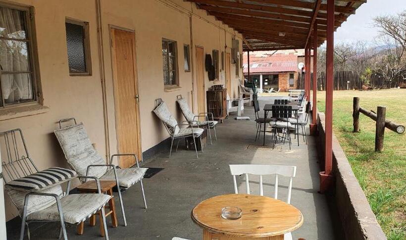 חדר סטנדרט לארבעה, Drakensberg Bush Lodge And Backpackers