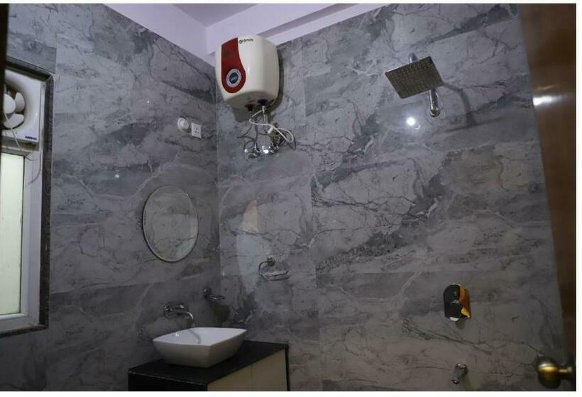 Quarto Deluxe, Shree Darshnam