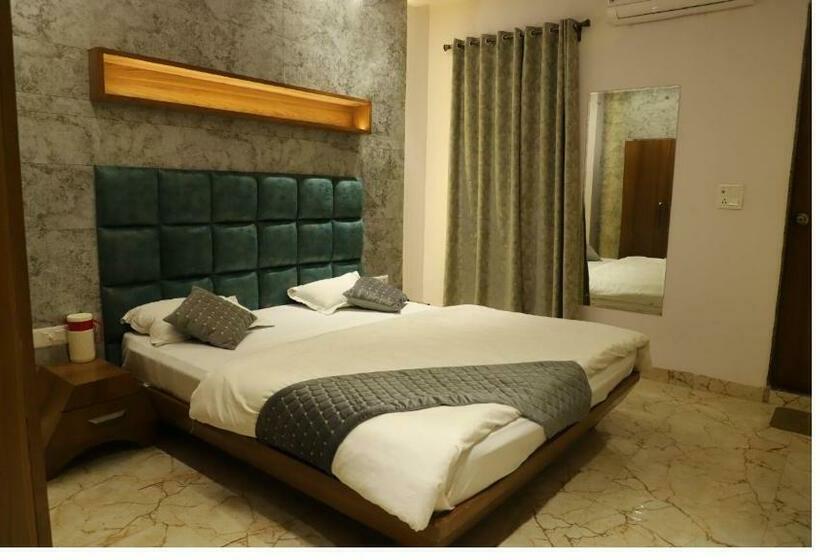 Quarto Deluxe, Shree Darshnam