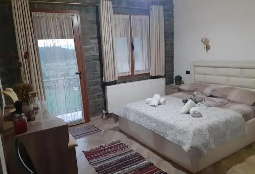 اتاق استاندارد با چشمانداز دریاچه, Bujtina Vila Dodo