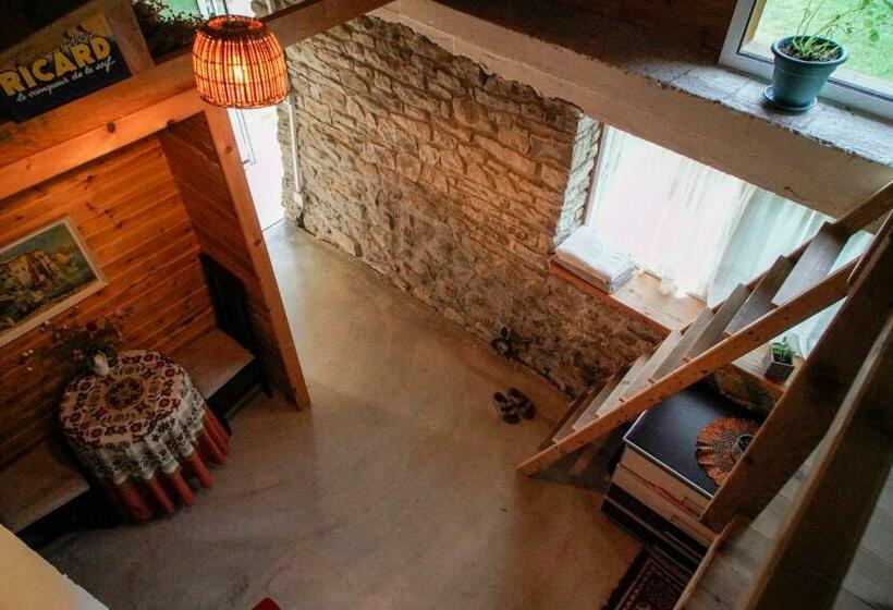 家庭间, Ferma Albanik