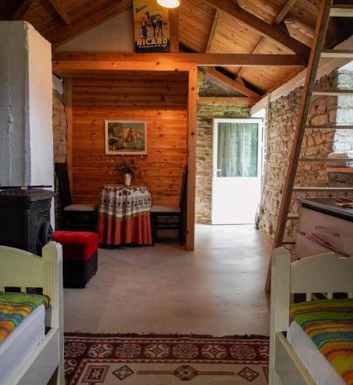 家庭间, Ferma Albanik