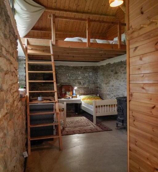 家庭间, Ferma Albanik