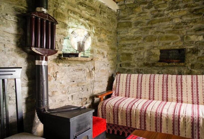 家庭间, Ferma Albanik