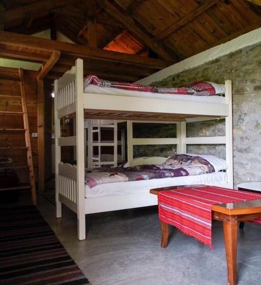 家庭间, Ferma Albanik