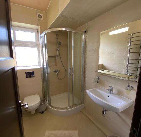 Chambre Triple Standard Vue Piscine, приватна садиба європа