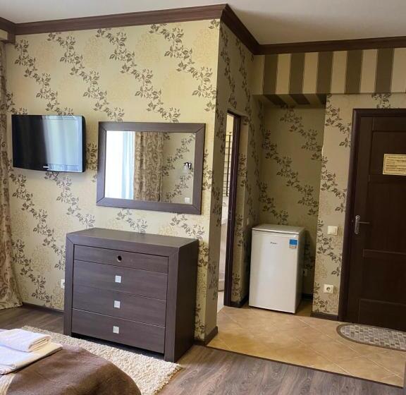 Chambre Triple Standard Vue Piscine, приватна садиба європа