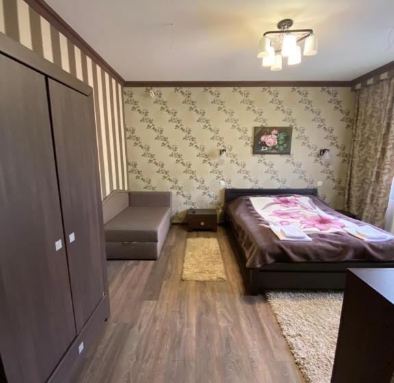 Chambre Triple Standard Vue Piscine, приватна садиба європа