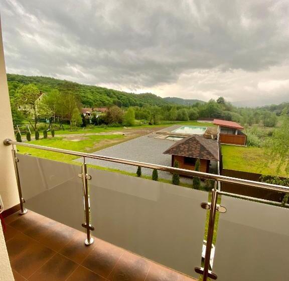 Chambre Triple Standard Vue Piscine, приватна садиба європа