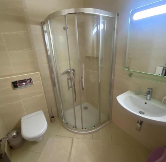 Chambre Triple Standard Vue Piscine, приватна садиба європа