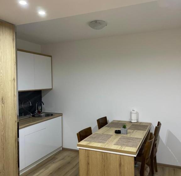 اتاق خانوادگی, Honey Valley Bjelašnica