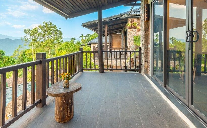 سوییت با چشمانداز استخر, Puluong Casa Resort