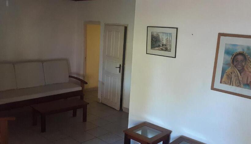 اتاق خانوادگی با چشمانداز باغ, Le Panoramique Ankify