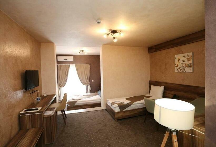 اتاق خانوادگی, Mv Monogram