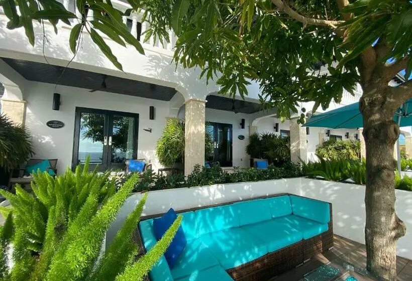 استودیوی لوکس, Sunset Reef St. Kitts