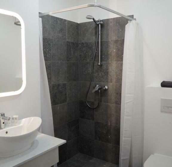 اتاق استاندارد چهار تخته, Svečių Namai žara