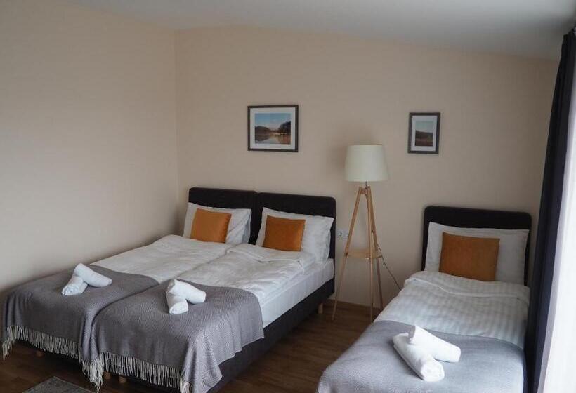 اتاق سوپریور خانوادگی, Svečių Namai žara