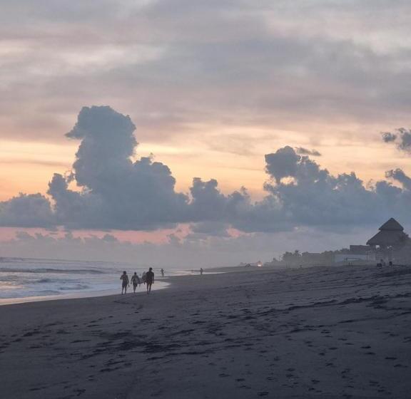 سوییت دوبلکس, Ka´ana Surf