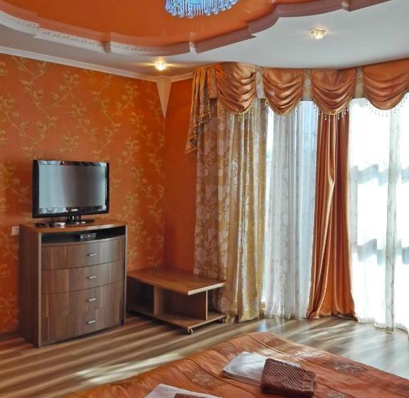 سوئیت با تخت بزرگ, Kristall