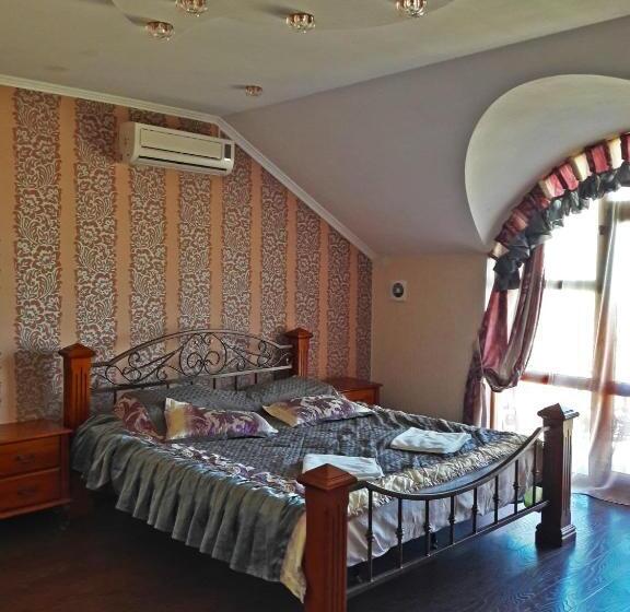 اتاق لوکس با بالکن, Kristall