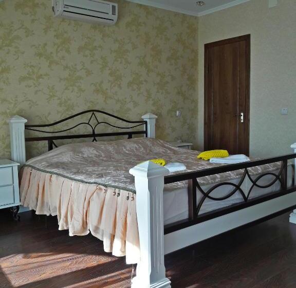 اتاق لوکس با بالکن, Kristall