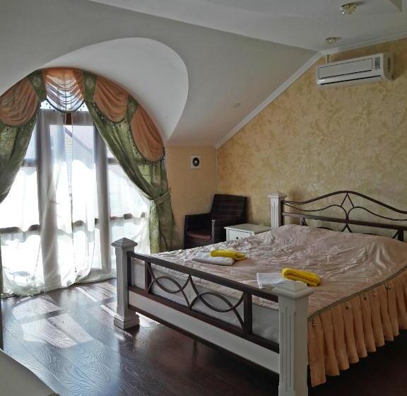 اتاق لوکس با بالکن, Kristall