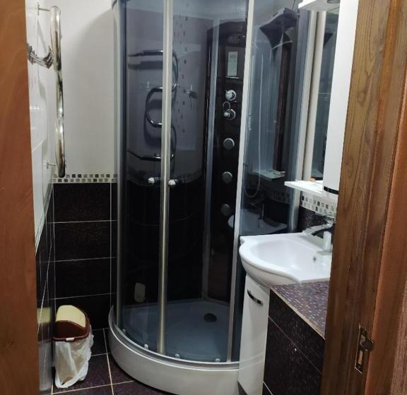 سوئیت با بالکن, Kristall