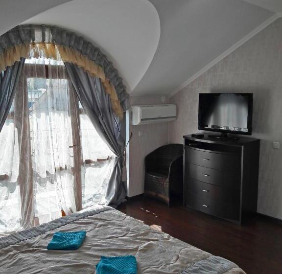 سوئیت با بالکن, Kristall