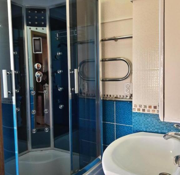 اتاق استاندارد با بالکن, Kristall