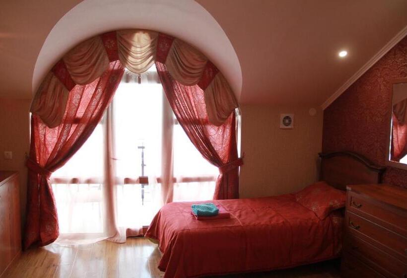 اتاق استاندارد با بالکن, Kristall