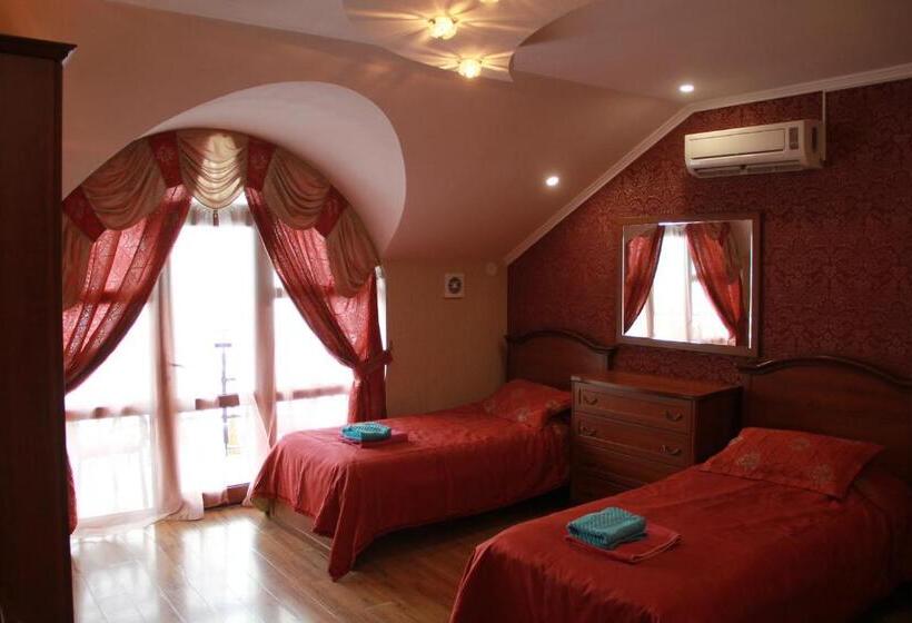 اتاق استاندارد با بالکن, Kristall