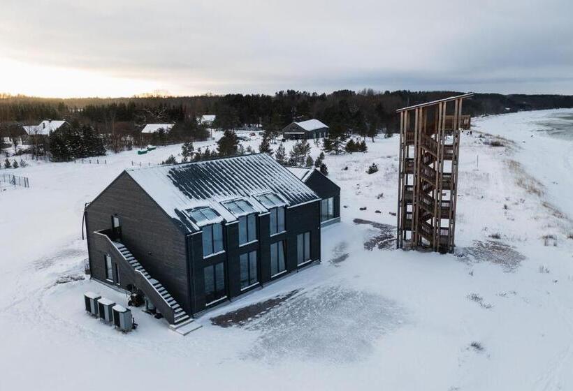 اتاق خانوادگی با چشم‌انداز دریا, Tulivee Villa